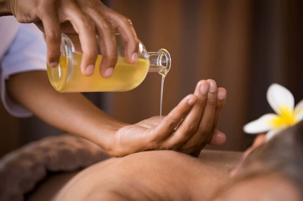 Ulje za masažu - od čega se sastoji i kako ga odabrati
