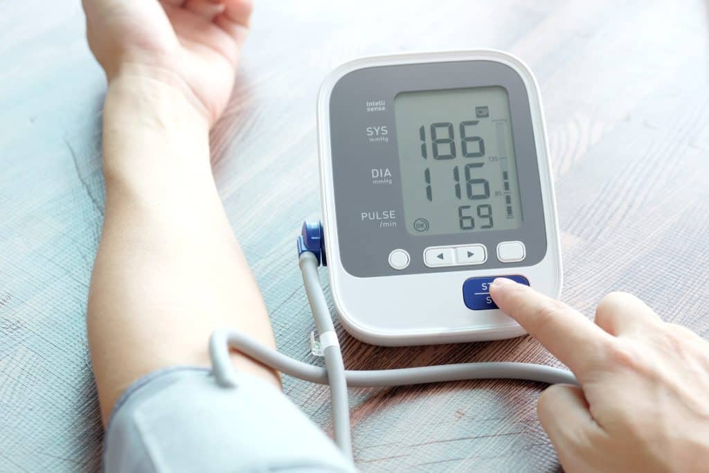 Visoki krvni tlak - uzrok, simptomi i liječenje