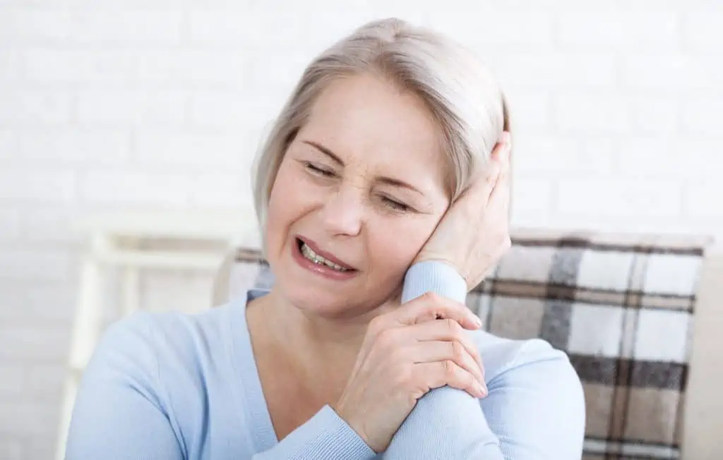 Zujanje u lijevom uhu - uzrok i liječenje