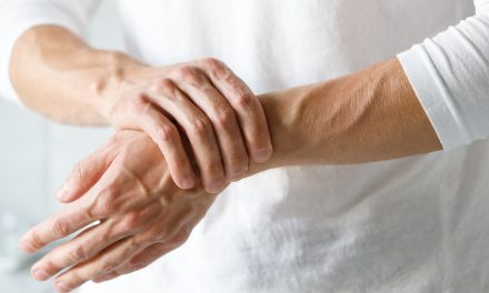 Artritis ruke – uzrok, simptomi i liječenje