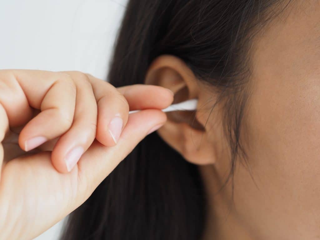 Blokada ušnim voskom - uzrok, simptomi, liječenje