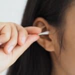 Blokada ušnim voskom – uzrok, simptomi, liječenje