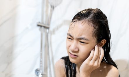 Plivačko uho – uzrok, simptomi, liječenje