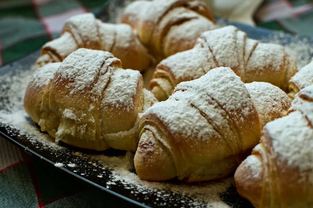 Mamine brzinske kiflice bez kvasca, jaja i čekanja! Pripremaju se brzo, a budu tako ukusne i prhke