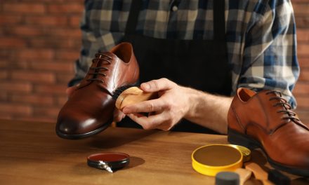 Ogrebane kožne cipele bit će kao nove: Ovaj trik bi svi trebali znati. Potrebna vam je samo jedna stvar.