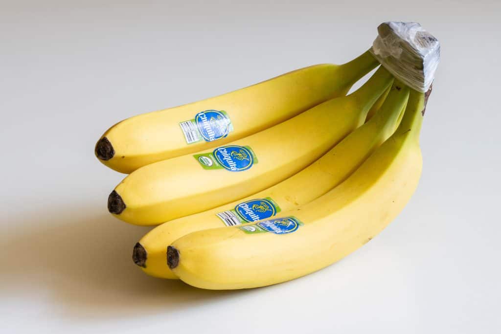 Znate li čemu služe naljepnice na bananama: Nisu tamo slučajno. Kad vidite šta označavaju, obavezno ćete ih gledati, a jedan broj na njima je vrlo važan.