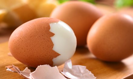 Kako oguliti tvrdo kuhano jaje