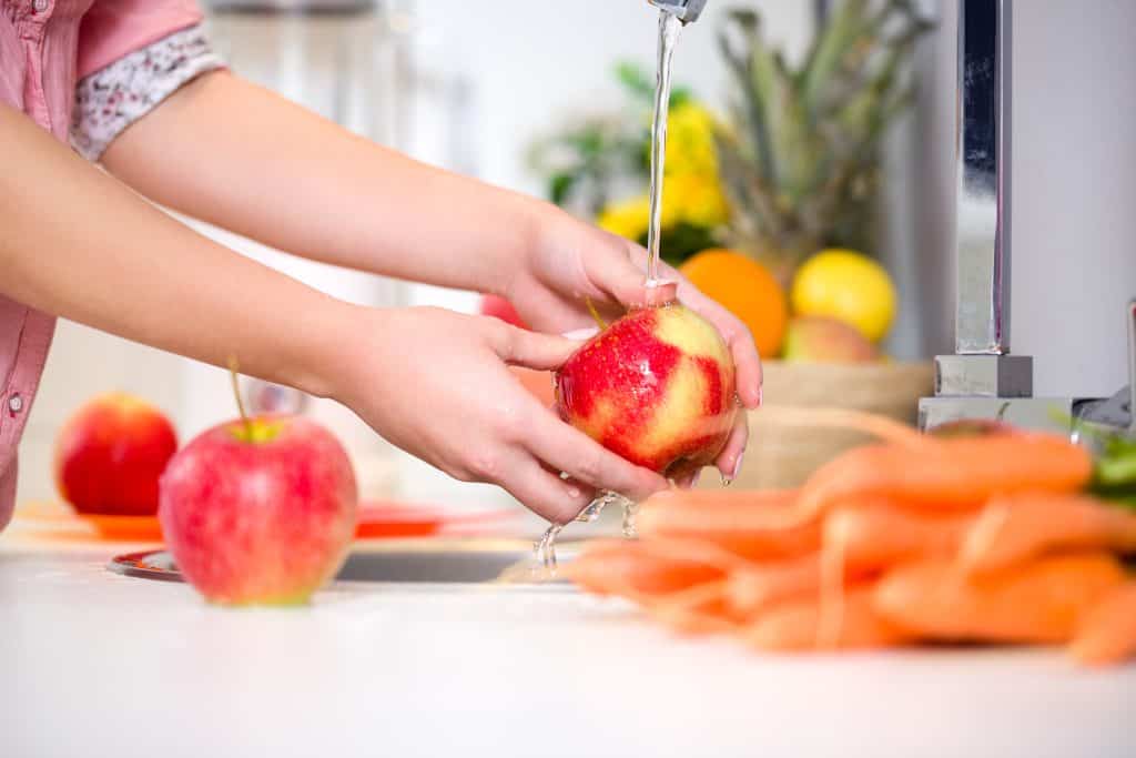 Perete li povrće i voće prije konzumacije? Ovako se najbolje uklanjaju pesticidi!