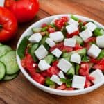 Svi jedemo salatu u ovoj kombinaciji. Stručnjaci su složni kako krastavce i paradajz nikada ne bi trebali jesti skupa. Evo i zašto.