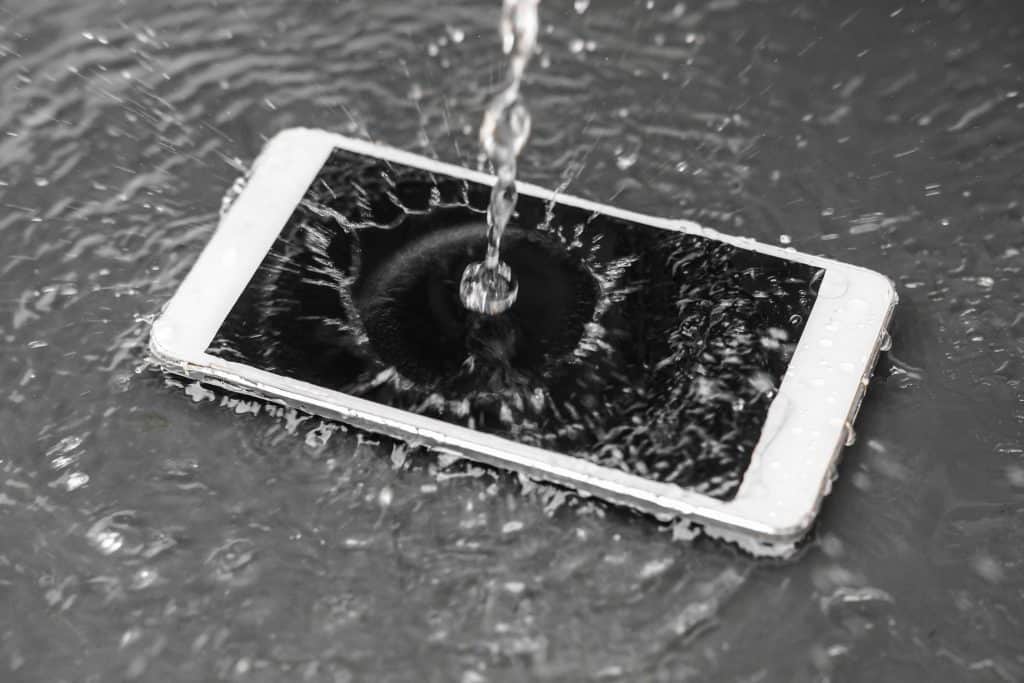 Kako spasiti mobitel koji je pao u vodu
