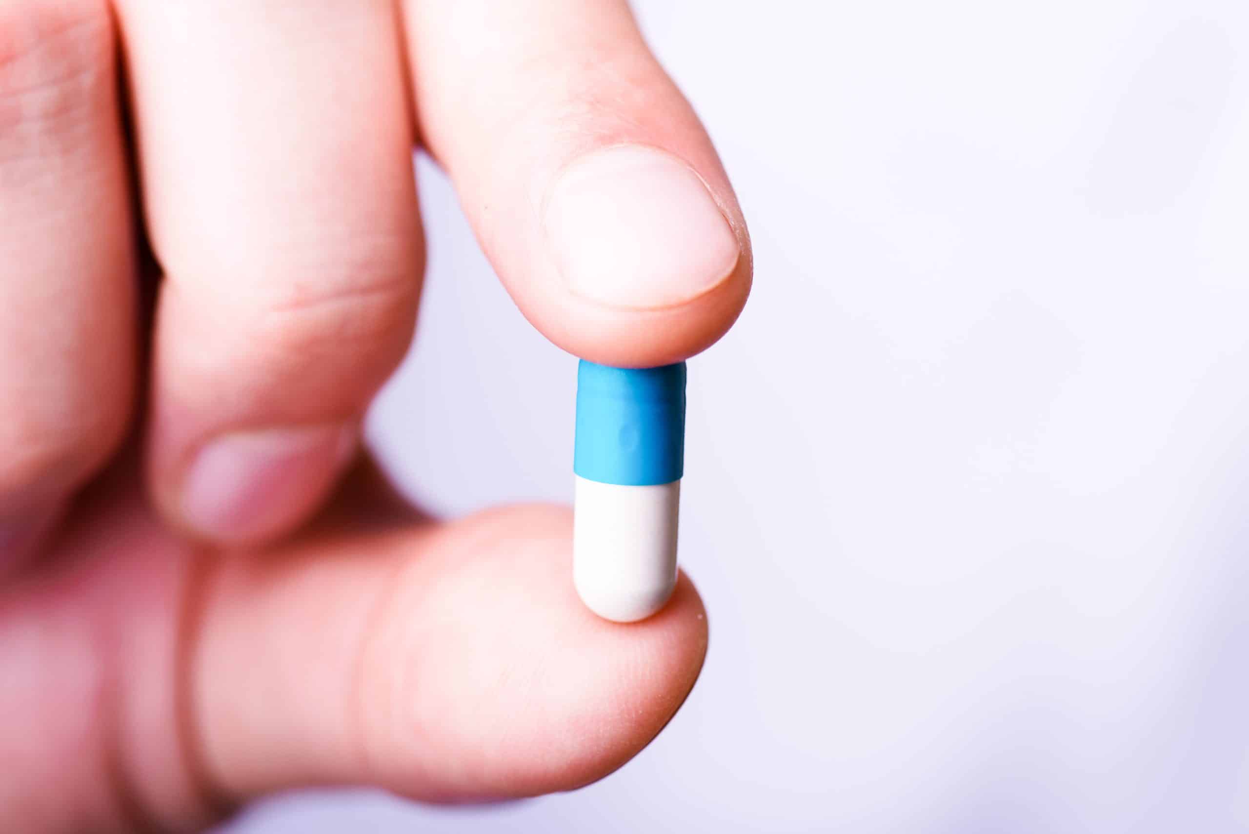 Медрол таблетки 16 мг. Искать таблетки. Поможет ли таблетка то. Поможет ли таблетка то. Красивые падают таблетки.