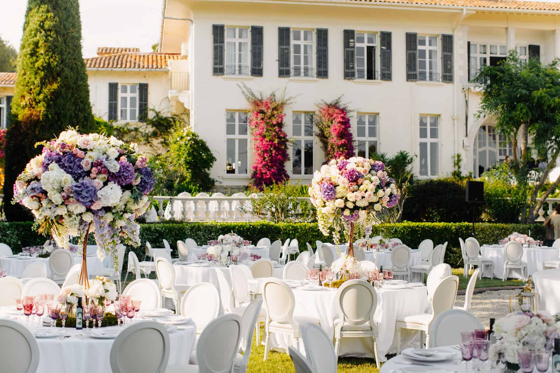 Kakav cirkus. Klečavci opet na trgu u Zagrebu. Stigao i Oernar. Prosvjednici ih ometaju bubnjevima.